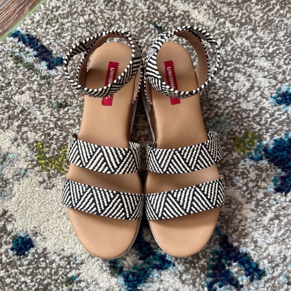 Union Bay ankle strap sandal  Sophia 6 NWB